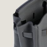 10001封面积雨云灰