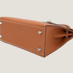 10001封面凯莉金棕银扣