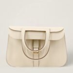 10001封面哈尔赞奶昔白