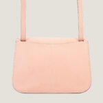 10001封面哈尔赞粉色