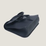 10001封面哈尔赞黑色25