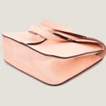 10001封面哈尔赞粉色