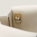 10001封面哈尔赞奶昔白