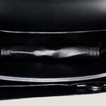 10001封面康康美洲鳄黑色