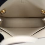 10001封面哈尔赞奶昔白