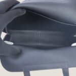 10001封面哈尔赞黑色25