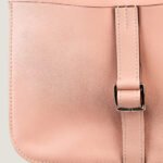 10001封面哈尔赞粉色