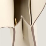 10001封面哈尔赞奶昔白