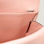 10001封面哈尔赞粉色