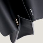 10001封面哈尔赞奶昔白